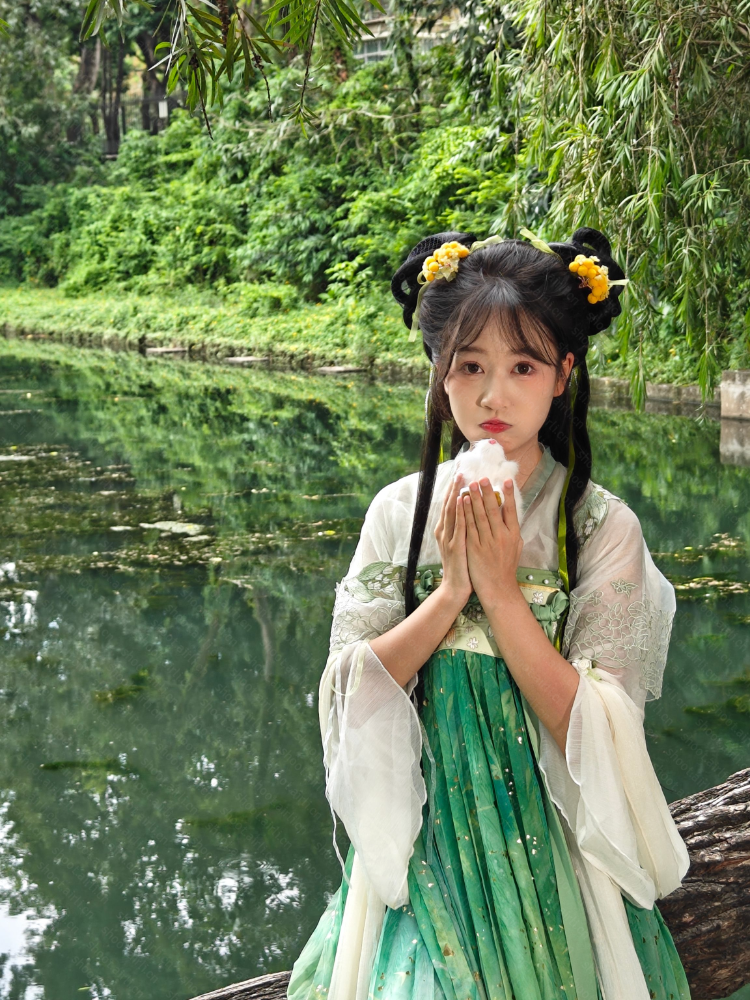 拜托 假装着迷一下吧