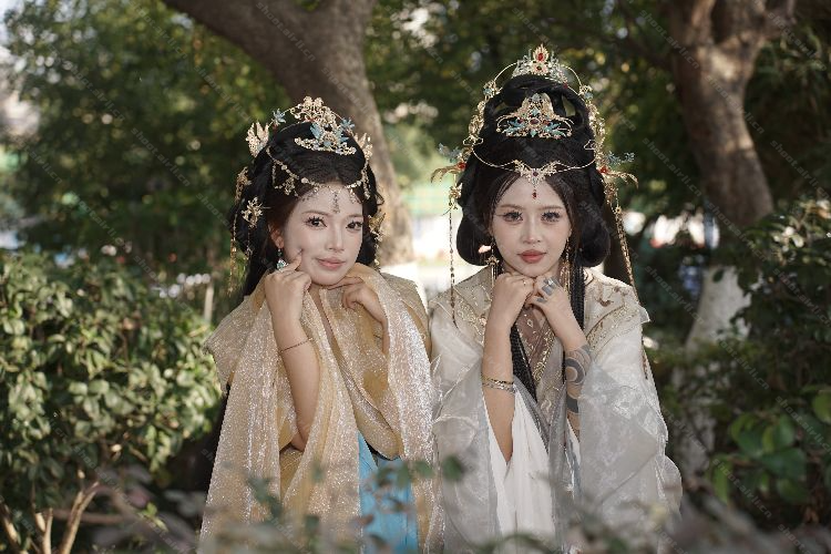 我见青山多妩媚 料青山见我应如是