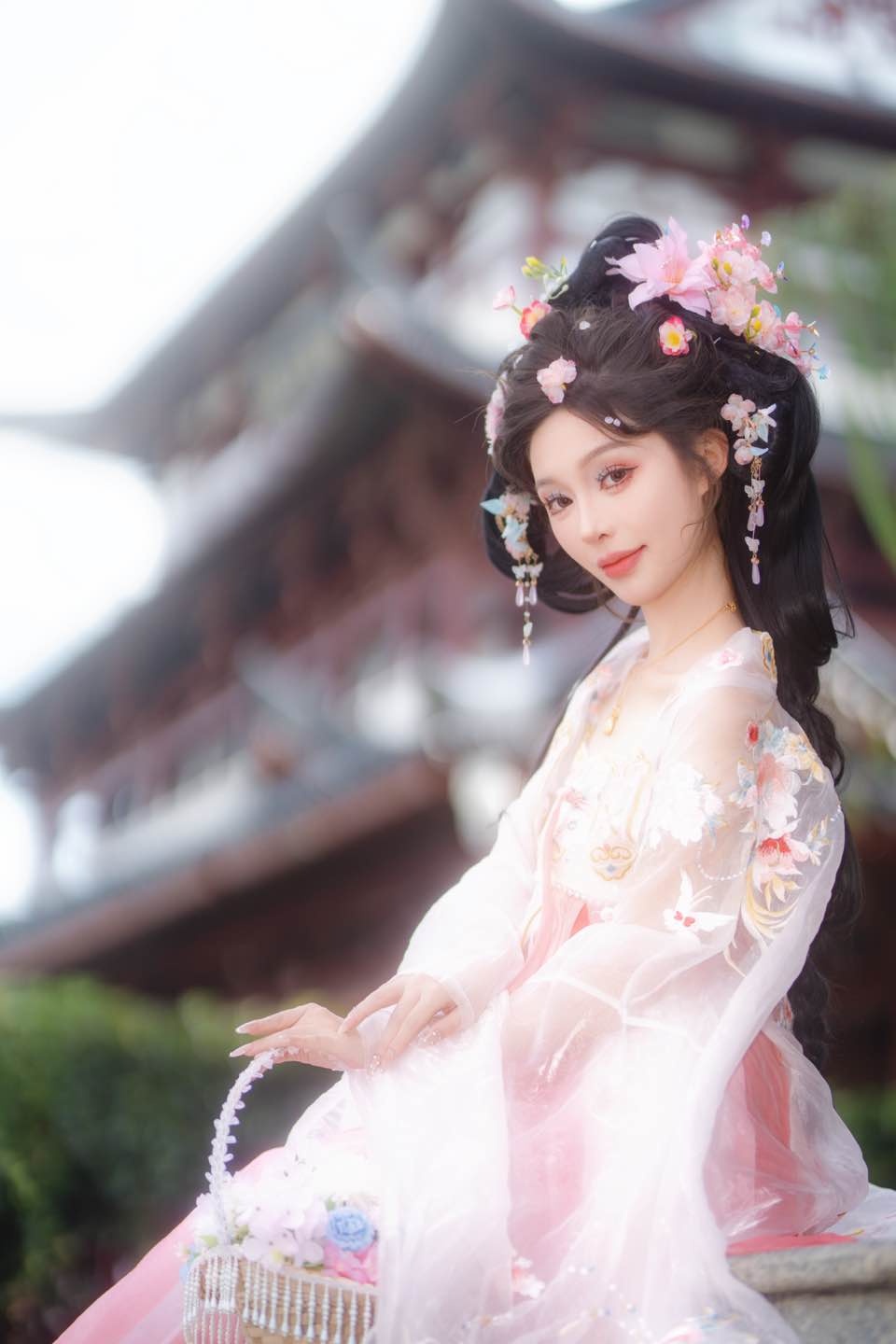 见人间 眼无是非 望岁月 心有玫瑰