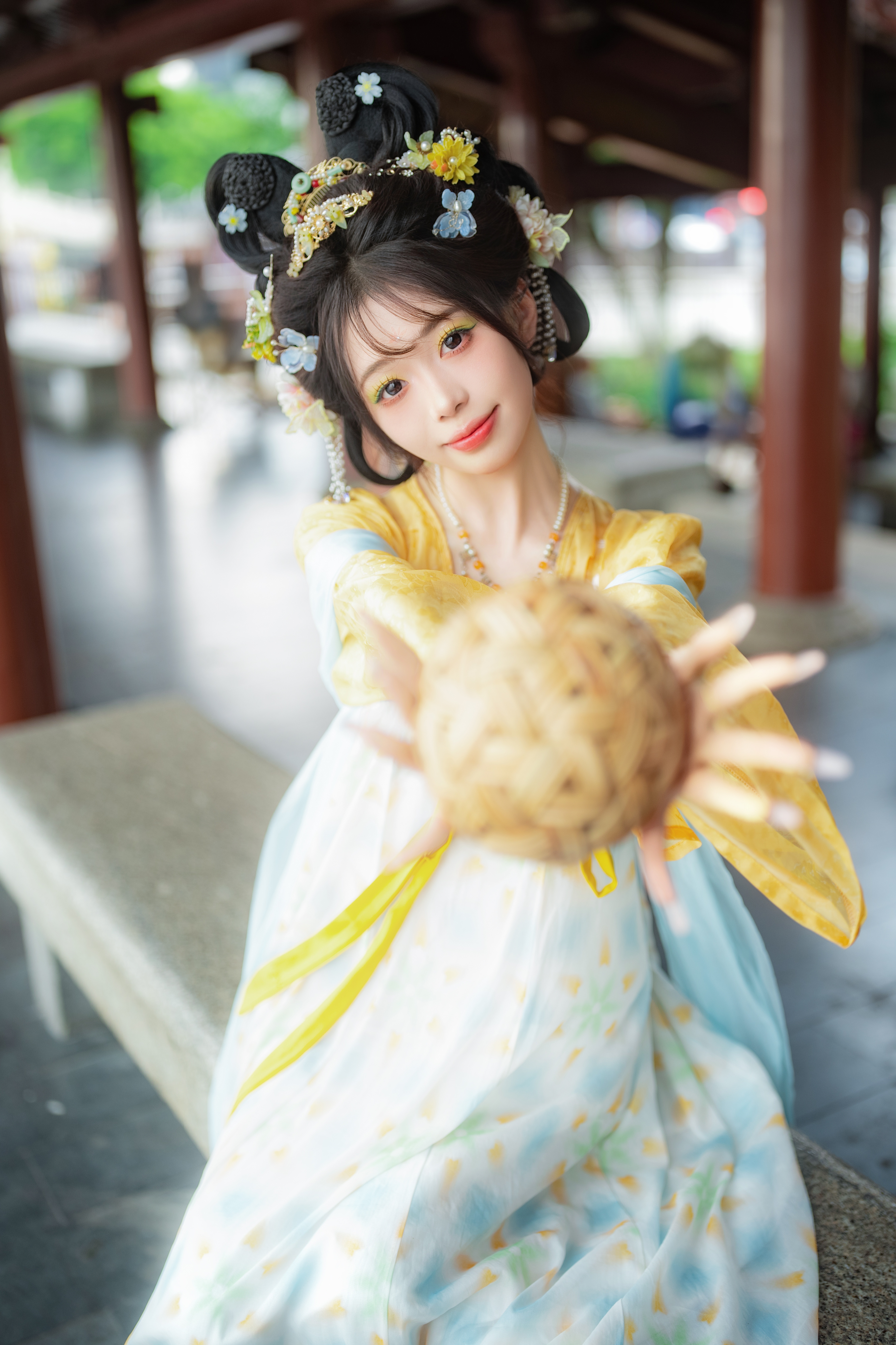 你似春间百花闻 一掠山河万木生